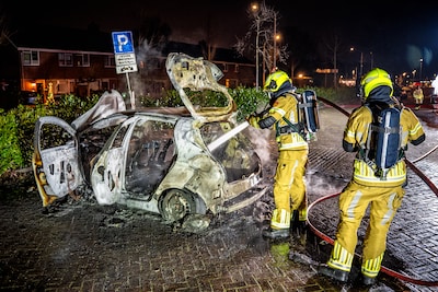 Auto in vlammen op bij sporthal Meijhorst in Nijmegen