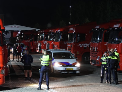 Vrachtwagenchauffeur (46) steekt collega in pols na drankgelag in Deventer: dit is zijn straf