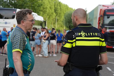 Vier bussen met voetbalsupporters gecontroleerd na conflict met meerdere gewonden