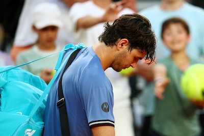 Djokovic ondanks setverlies naar tweede ronde, Amerikaan Fritz verrassend onderuit