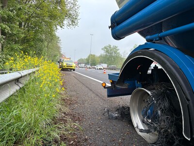 File op de A27 richting Breda: vrachtwagen met kapotte band zorgt voor oponthoud