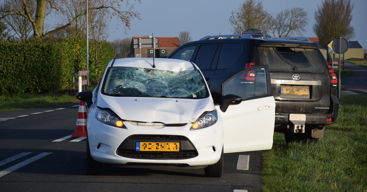 Fietser naar het ziekenhuis na aanrijding in Kerkwerve