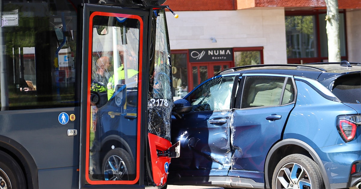 Meerdere gewonden bij botsing tussen auto en lijnbus in Amsterdam Nieuw-West