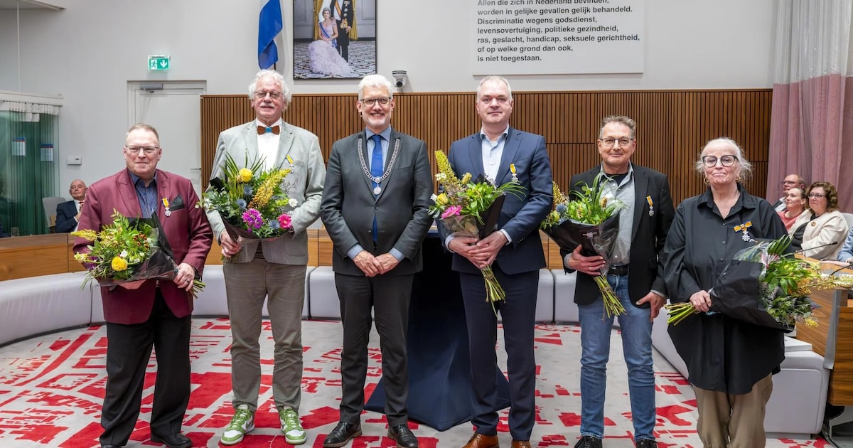 Vijf afzwaaiende raadsleden Assen ontvangen koninklijke onderscheiding