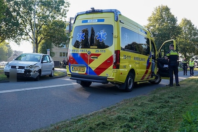 Auto’s flink beschadigd na botsing in Dronten