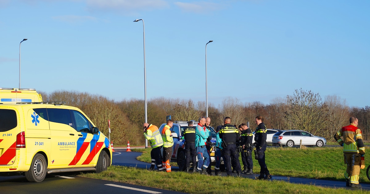 Fietser overleden langs het fietspad in Kerkdriel; hij werd mogelijk onwel