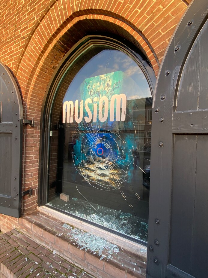 Schilderij in Musiom Amersfoort beschadigd na inslaan ruit: verdachte ...