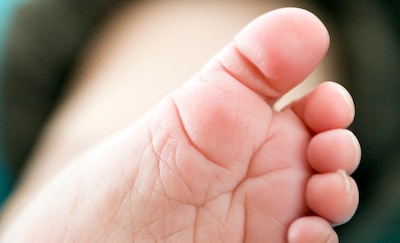 Baby Hugo overleed na twee maanden, nu staan zijn ouders tegenover de arts: ‘Hem is een kans ontnome