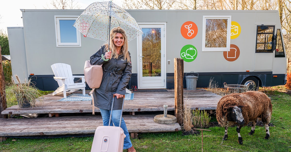 Verslaggever Ursula kampeert in een oude SRV-wagen: ‘Slapen waar vroeger de boodschappen stonden’