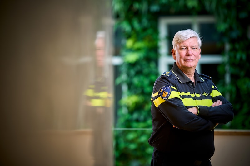 Portret van Korpschef Nationale Politie, Henk van Essen.