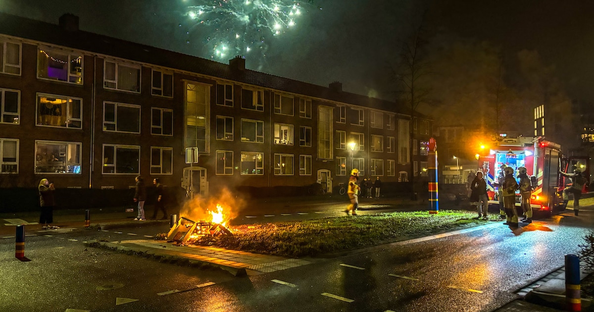 Scooter verwoest door brand bij vreugdevuur in Leeuwarden