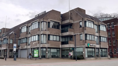 ABN Amro sluit kantoor Enschede, baliefunctie pand in Hengelo terug