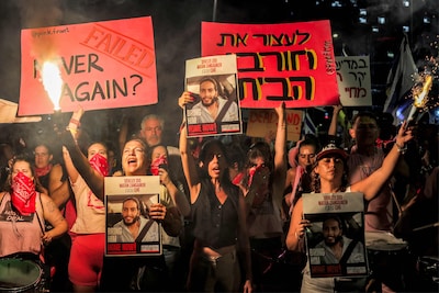 Tienduizenden betogen in Tel Aviv voor bestand en vrijlating gijzelaars, Palestijnse media: tientallen doden bij aanvallen Israël