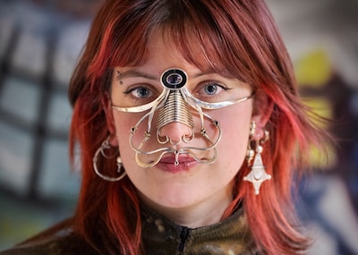 kika-nooteboom-maakte-een-bijzonder-sieraad-waar-maan-mee-poseerde-den-haag-26-01-26-foto-frank-jansen