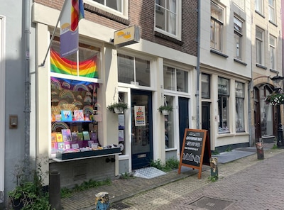 De eerste vrouwenboekhandel van Nederland zat in Utrecht en heette De Heksenkelder