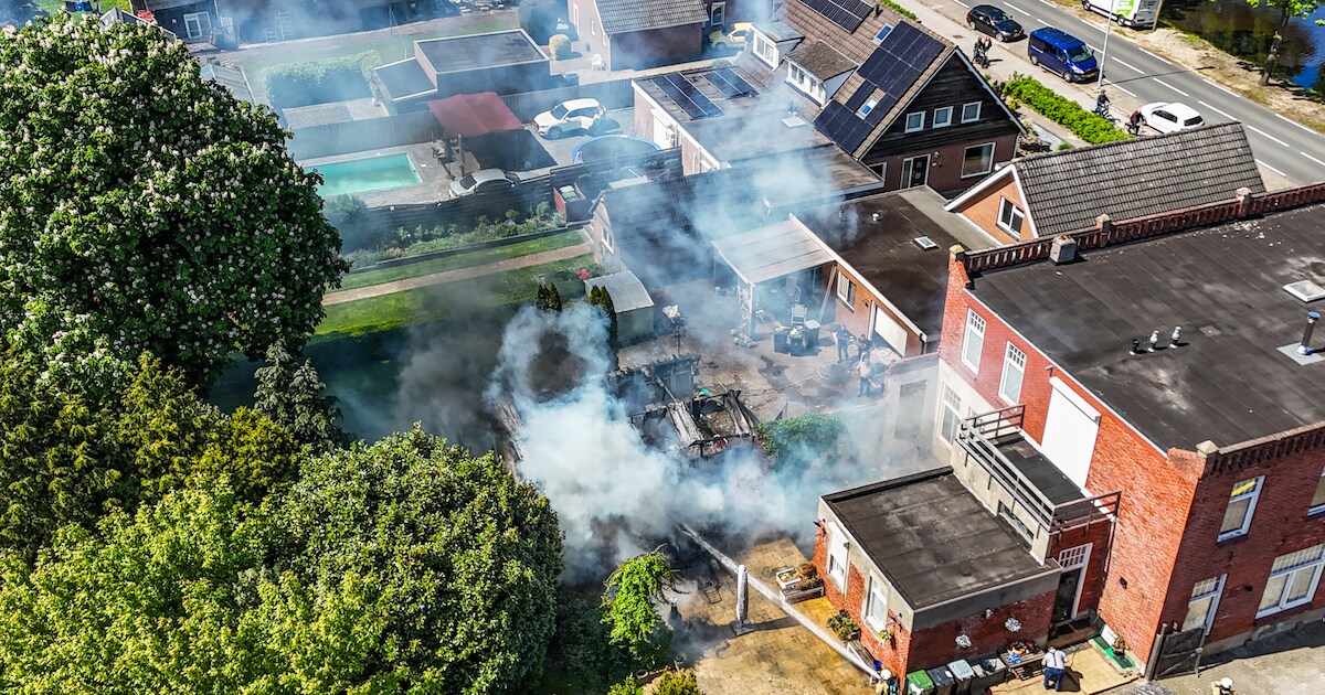 Middelbrand op Eemslandweg in Zwartemeer