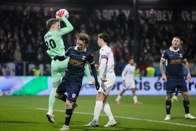 velsen-05-02-2026-buko-stadion-season-2025-2026-dutch-knvb-beker-football-quarter-finals-match-between-telstar-and-go-ahead-eagles-picture-shows-telstar-goalkeeper-daan-reiziger
