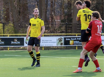 Met deze omhaal is Luud (28) van het vierde elftal opeens de held van het eerste team: ‘Ik ben helem