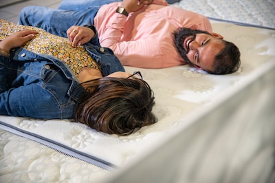Een ondersteunend en tegelijk koel matras: dit zijn de beste matrassen