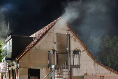 Brand op zolder zorgt voor rookwolken boven eetcafé in Nieuw-Beijerland