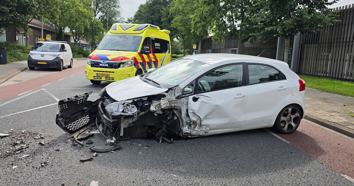 Twee voertuigen botsen op elkaar aan de Ceintuurbaan in Meppel