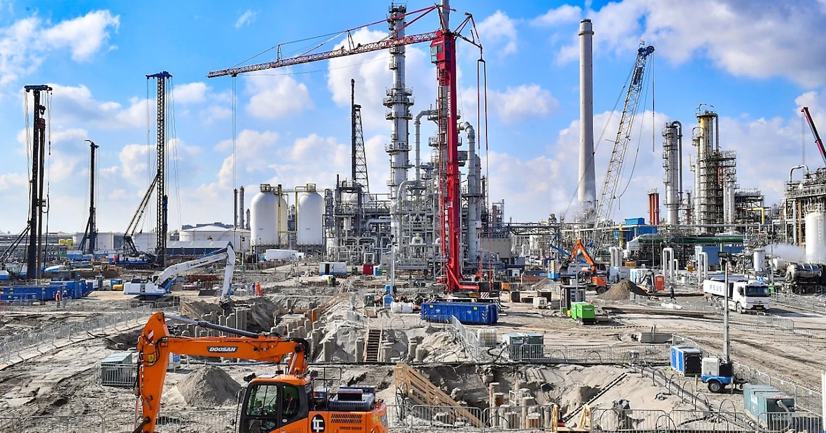 Na afblazen van megaproject zet Shell fabriek van 1,2 miljard euro te ...