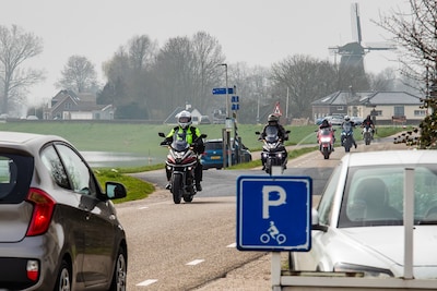 Dun lijntje tussen genieten en ergernis op dijk langs IJssel: ‘Soms krijg ik zelfs een tik op mijn h