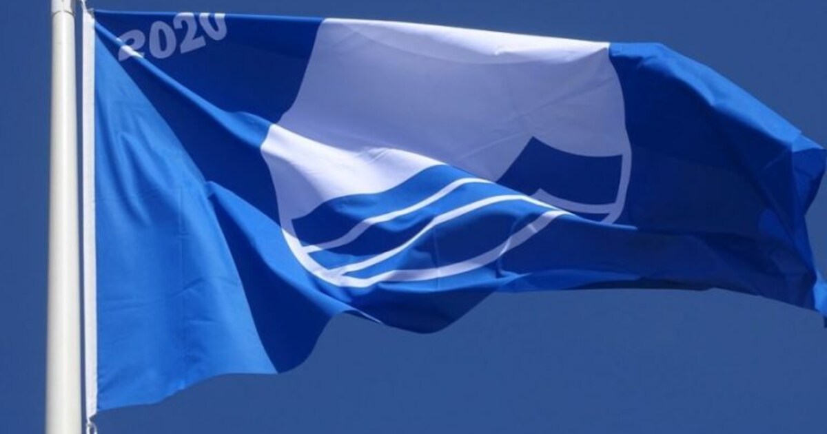 Blauwe Vlag op strand Castricum en jachthaven Akersloot