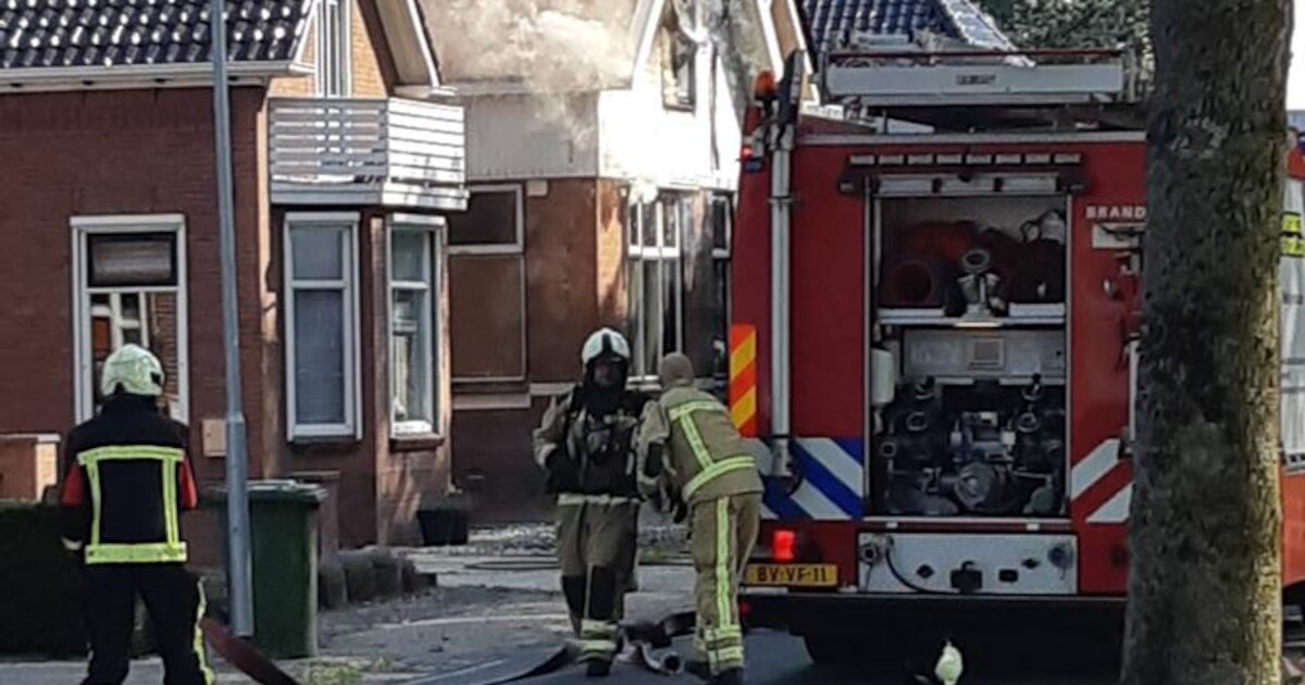 Vlammenzee bij uitslaande brand in woning in Drouwenermond: ‘Zeker tien honden zaten binnen’