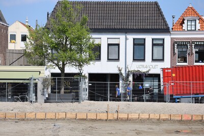 Dozen vol beha's en nachtkleding meegenomen door deurwaarder: laatste winkel van Sapph moet leeg