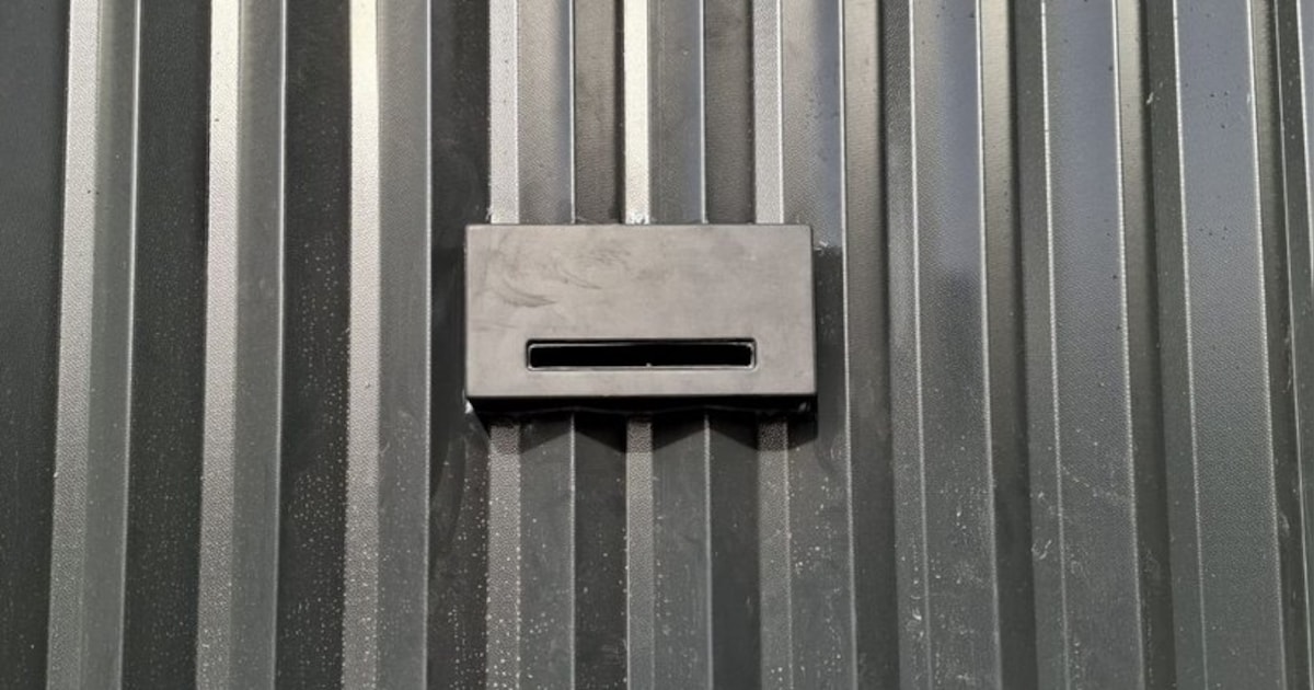 Nieuwe kraamkasten voor vleermuizen bij brandweerpost in Leusden