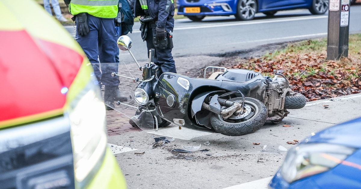 Twee gewonden bij ongeval met scooter op de Dr. Johan Picardtweg in Rhee