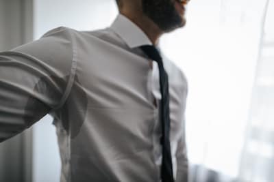 5 percent of people sweat excessively: this helps according to a dermatologist