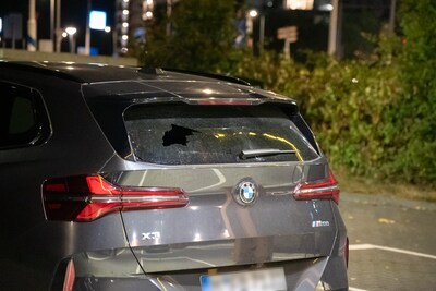 Kogel vliegt door achterruit van auto op de Houdringeweg in Rotterdam