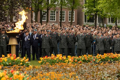 Dodenherdenking in Zwolle in stilte: ‘Maar ook met open ogen’