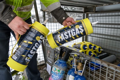 Dollemansrit van 30-jarige man eindigt met arrestatie en vondst van zeventien tanks lachgas