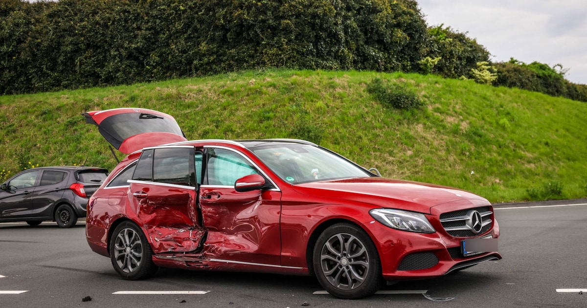 Veel verkeershinder door harde botsing op de Rondweg-Oost in Amersfoort