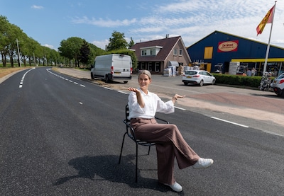 Afgesloten weg raakt heel dorp: winkel, tankstation én voetbalclub in de knel