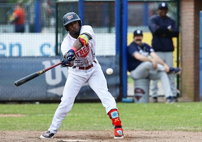 UVV-honkballer Dayrell Pieternella (28) gaat voor homerun-record in de hoofdklasse: ‘Wil mijn naam i