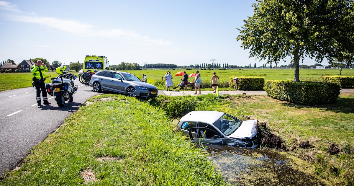 Gewonde na botsing tussen twee auto's bij Oosterzee