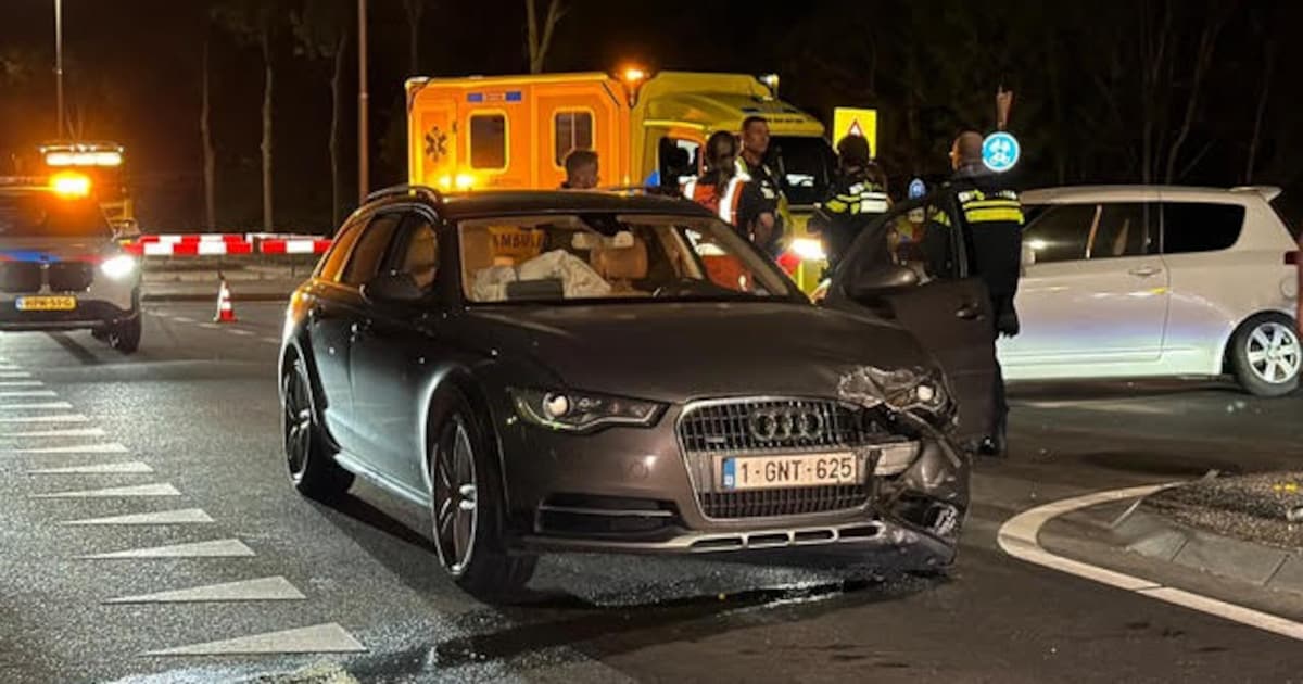 Auto's botsen op Oude Rijksweg Zuid in Susteren