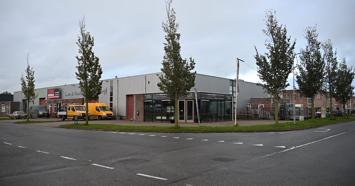 Bedrijfspand in Opmeer gesloten na vondst hennepkwekerij