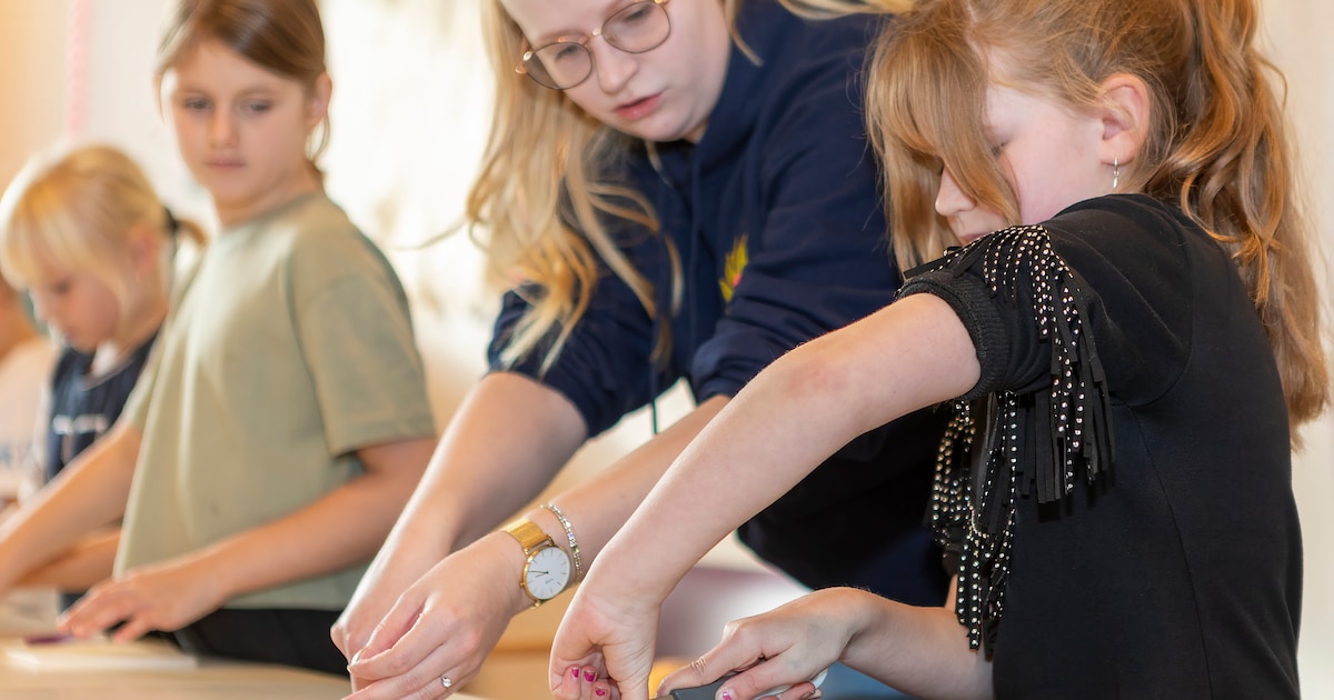 Chocolade-salami of toverdrank: kinderen koken gerechten uit boeken in bibliotheek