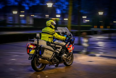 Honderden bestuurders bekeurd voor afleiding in verkeer