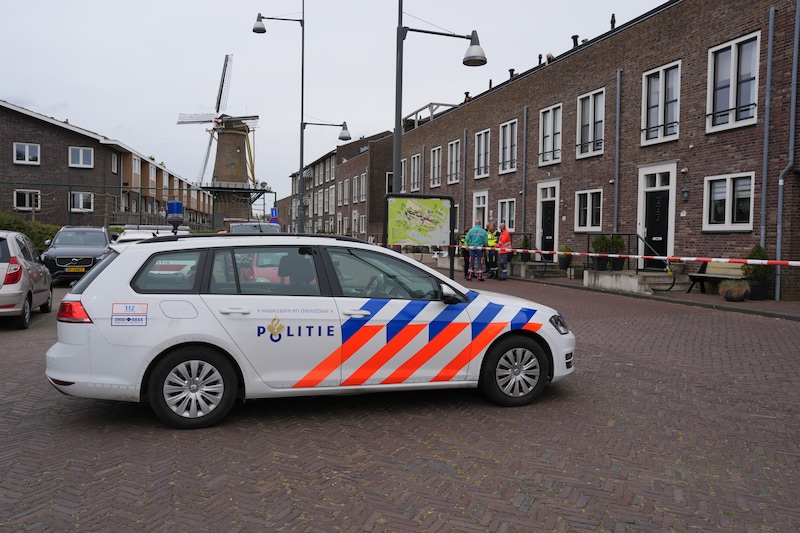De politie heeft een lichaam gevonden in Hellevoetsluis.