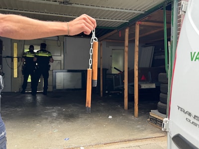 Politie houdt verwarde man aan in Helmond, droeg Chinees vechtwapen bij zich