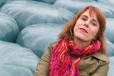 Cabaretière Irene van der Aart over stadsleven versus boerderij