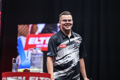 Meer dan 120: Gian van Veen gooit recordgemiddelde in Maastricht, Van Gerwen uitgeschakeld