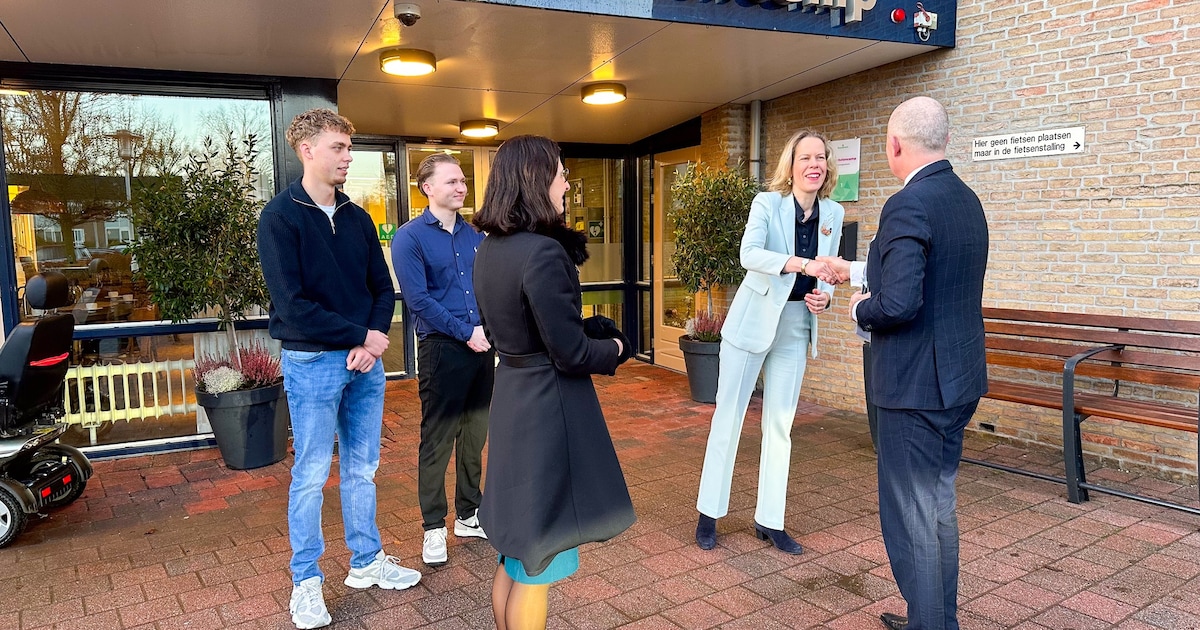 Werkbezoek Commissaris van de Koning Brok aan zorgcentrum Brugchelencamp in De Westereen