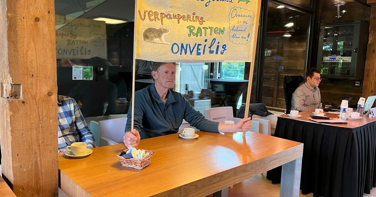 Ovezande hoopt dat handtekeningen helpen om éindelijk iets te doen aan verpauperd pand